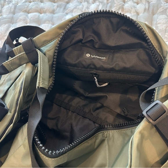 Lululemon All day Essential Duffle Bag gym bag new sage gray - Picture 5 of 11